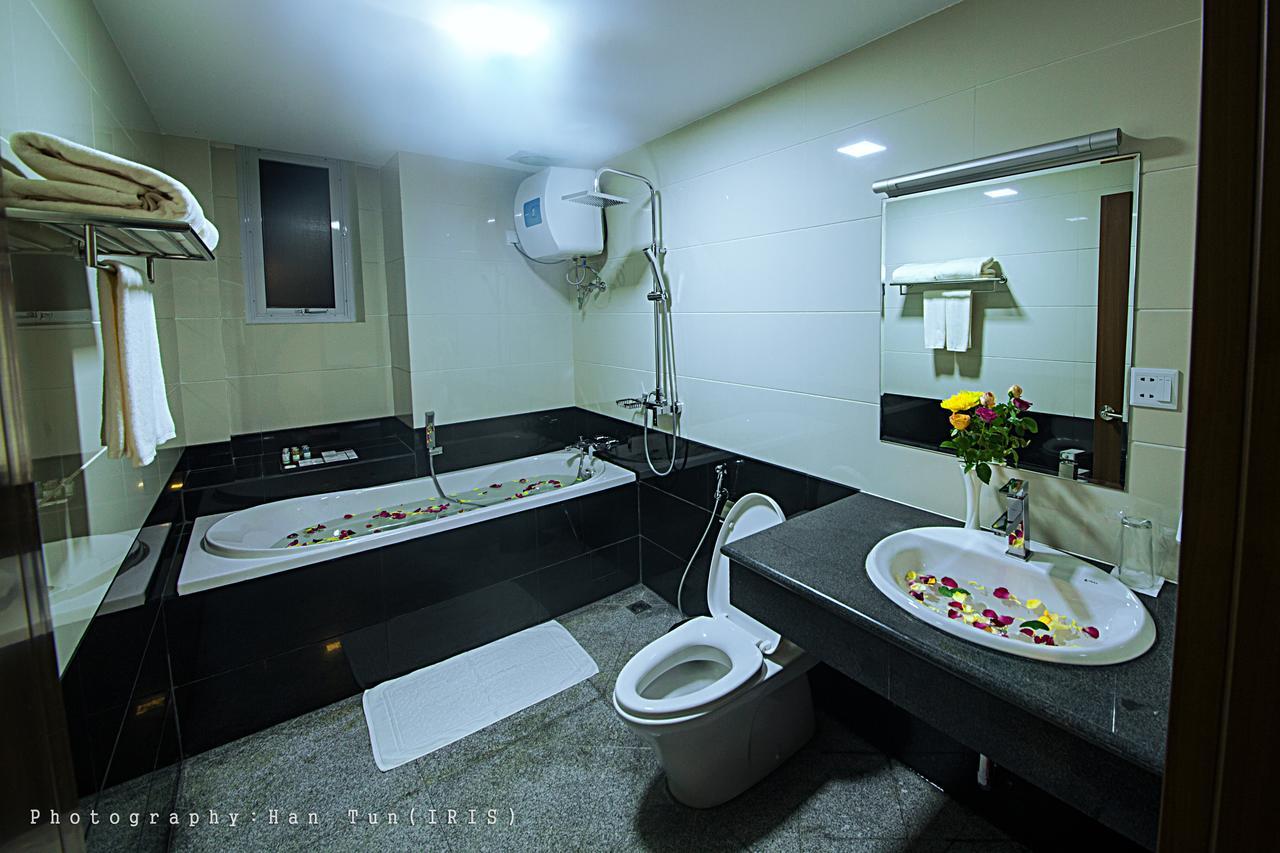 Ngwe Moe Hotel Mawlamyine Exterior photo