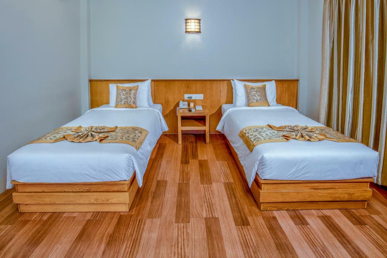 Ngwe Moe Hotel Mawlamyine Exterior photo